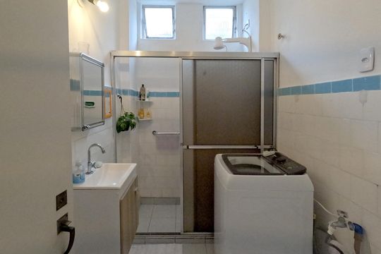 Banheiro de apartamento para alugar com 1 quarto, 45m² em Boqueirão, Santos