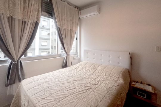 Quarto 1 de apartamento para alugar com 1 quarto, 45m² em Boqueirão, Santos