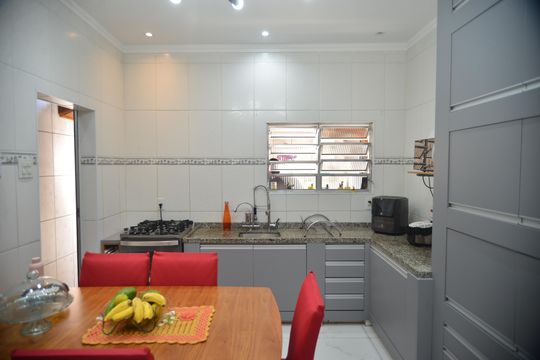 Cozinha de casa à venda com 2 quartos, 144m² em Vila Camilópolis, Santo André