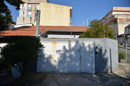 Fachada de casa à venda com 2 quartos, 144m² em Vila Camilópolis, Santo André