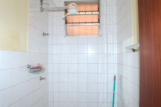 Banheiro de apartamento à venda com 2 quartos, 49m² em Goiânia, Belo Horizonte