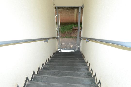 Escada de apartamento à venda com 2 quartos, 49m² em Goiânia, Belo Horizonte