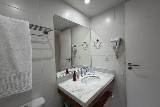 Banheiro da suíte 1 de apartamento para alugar com 2 quartos, 75m² em Camorim, Rio de Janeiro