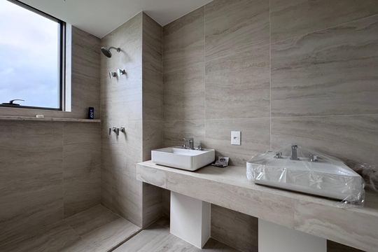 Suíte 1 - Banheiro de apartamento para alugar com 4 quartos, 194m² em Barra da Tijuca, Rio de Janeiro