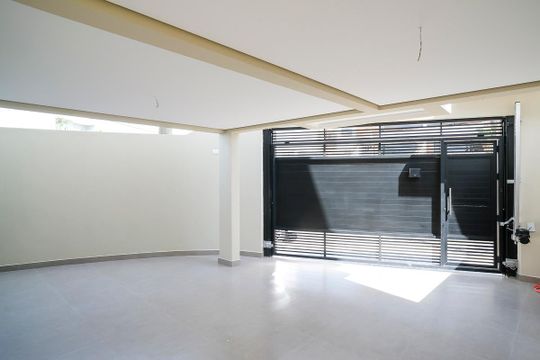 Garagem e quintal de casa à venda com 3 quartos, 185m² em Olímpico, São Caetano do Sul