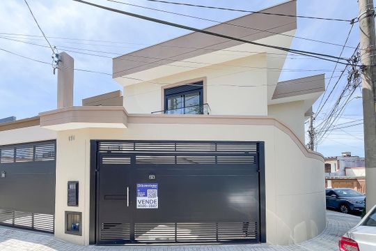 Fachada + plaquinha de casa à venda com 3 quartos, 185m² em Olímpico, São Caetano do Sul