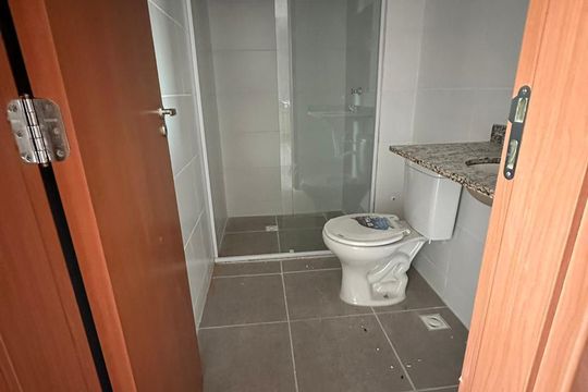 Banheiro de apartamento à venda com 2 quartos, 45m² em Jardim Boa Vista (Zona Oeste), Osasco