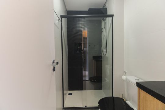 Banheiro  de kitnet/studio à venda com 1 quarto, 23m² em Vila Azevedo, São Paulo