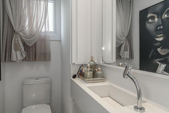 Lavabo de apartamento à venda com 1 quarto, 54m² em Três Figueiras, Porto Alegre