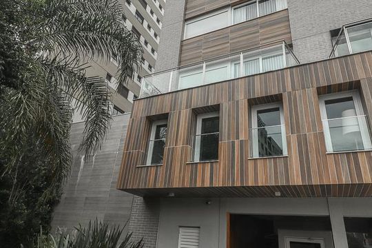 Fachada de apartamento à venda com 1 quarto, 54m² em Três Figueiras, Porto Alegre