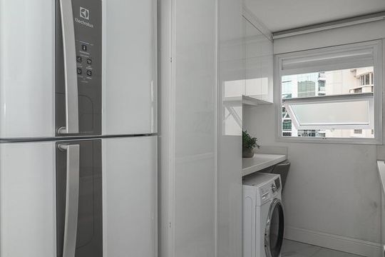 Cozinha de apartamento à venda com 1 quarto, 54m² em Três Figueiras, Porto Alegre