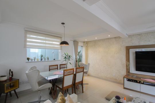 Sala de casa à venda com 3 quartos, 174m² em Rio Branco, Belo Horizonte