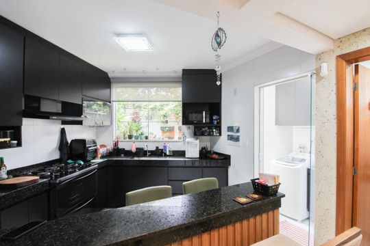 Cozinha de casa à venda com 3 quartos, 174m² em Rio Branco, Belo Horizonte