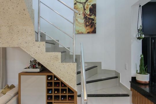 Escada de casa à venda com 3 quartos, 174m² em Rio Branco, Belo Horizonte