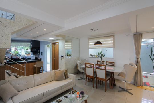 Sala de casa à venda com 3 quartos, 174m² em Rio Branco, Belo Horizonte