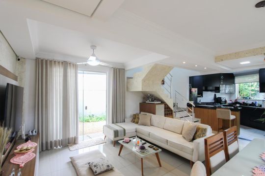 Sala de casa à venda com 3 quartos, 174m² em Rio Branco, Belo Horizonte
