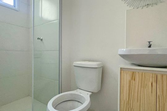 Banheiro social de apartamento à venda com 1 quarto, 24m² em Jardim Paulista, São Paulo