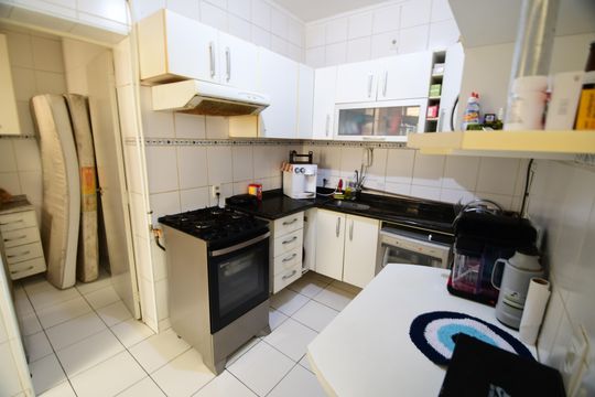 Cozinha de apartamento à venda com 2 quartos, 100m² em Cambuí, Campinas