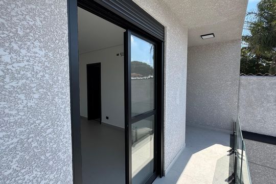 Sacada da Suíte 1 de casa à venda com 3 quartos, 210m² em Jardim Vila Galvao, Guarulhos