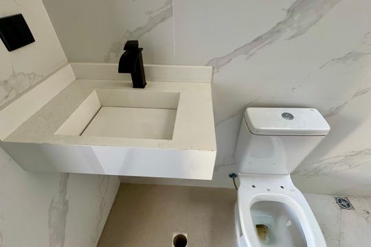 Banheiro 4 de casa à venda com 3 quartos, 210m² em Jardim Vila Galvao, Guarulhos