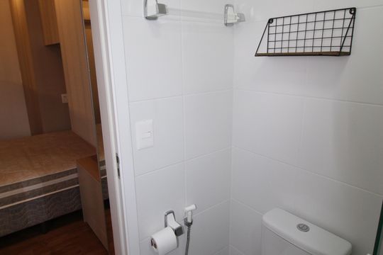 Banheiro da Suíte de apartamento para alugar com 1 quarto, 45m² em Parque Residencial Aquarius, São José dos Campos