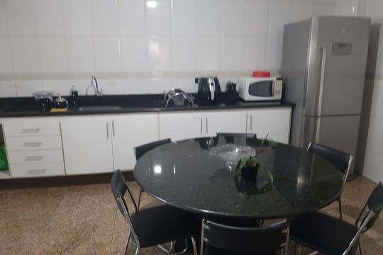 Cozinha de apartamento para alugar com 3 quartos, 190m² em Canto do Forte, Praia Grande