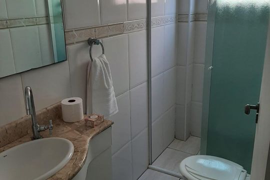 Banheiro de apartamento para alugar com 3 quartos, 190m² em Canto do Forte, Praia Grande