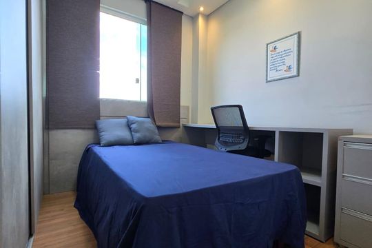Quarto de apartamento à venda com 3 quartos, 160m² em Milionários, Belo Horizonte