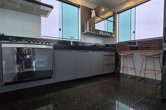 Cozinha de apartamento à venda com 3 quartos, 160m² em Milionários, Belo Horizonte