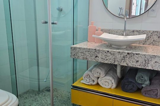 Banheiro de apartamento à venda com 3 quartos, 160m² em Milionários, Belo Horizonte