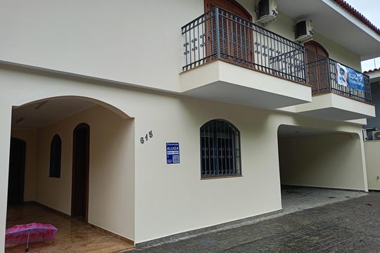 Fachada de casa para alugar com 5 quartos, 365m² em Vila Tramontano, São Paulo