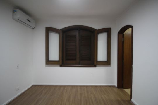 Suíte 3 de casa para alugar com 5 quartos, 365m² em Vila Tramontano, São Paulo