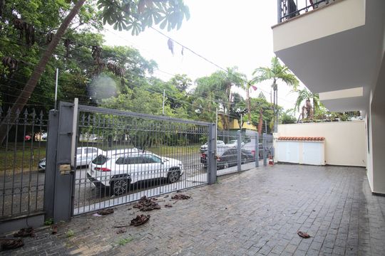 Garagem de casa para alugar com 5 quartos, 365m² em Vila Tramontano, São Paulo