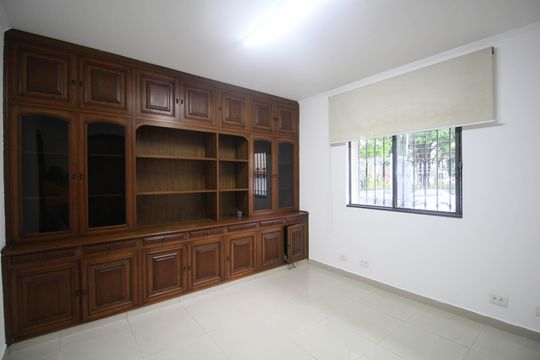 Escritório de casa para alugar com 5 quartos, 365m² em Vila Tramontano, São Paulo