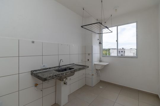 Cozinha de apartamento para alugar com 2 quartos, 43m² em Centro, Ribeirão das Neves