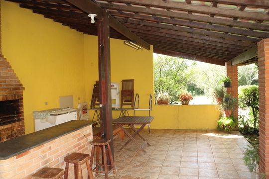 Casa para alugar com 4 quartos, 710m² em Água Espraiada, Cotia