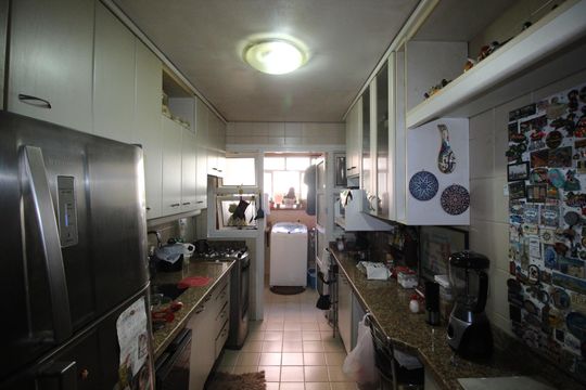 Cozinha de apartamento à venda com 3 quartos, 90m² em Chácara das Pedras, Porto Alegre