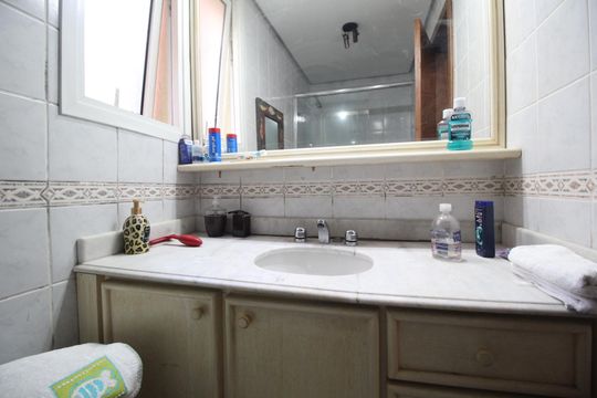 Banheiro de apartamento à venda com 3 quartos, 90m² em Chácara das Pedras, Porto Alegre