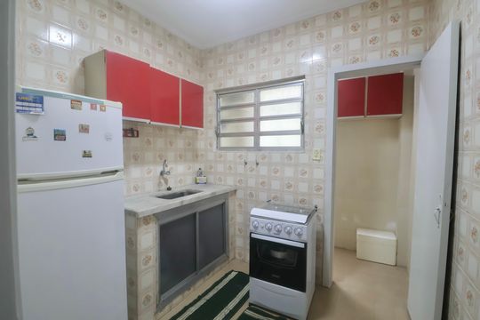 Cozinha de apartamento para alugar com 1 quarto, 74m² em Jardim Praiano, Guarujá