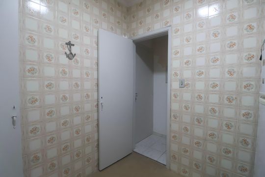 Cozinha de apartamento para alugar com 1 quarto, 74m² em Jardim Praiano, Guarujá