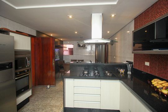 Cozinha de casa à venda com 4 quartos, 250m² em Vila Pires, Santo André