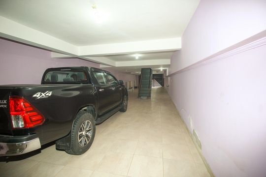 Garagem de casa à venda com 4 quartos, 250m² em Vila Pires, Santo André