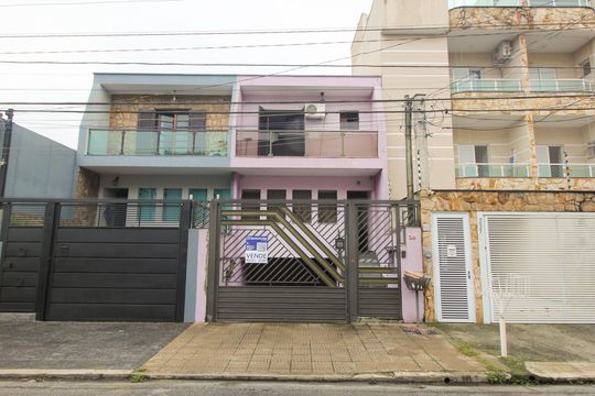 Fachada de casa à venda com 4 quartos, 250m² em Vila Pires, Santo André