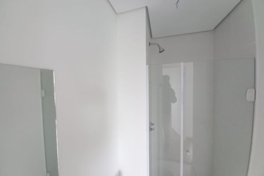 Banheiro de apartamento para alugar com 1 quarto, 40m² em Catiapoã, São Vicente