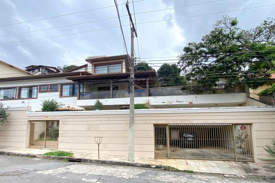 Fachada de casa para alugar com 5 quartos, 560m² em Mangabeiras, Belo Horizonte
