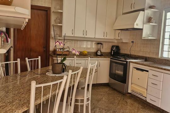 Cozinha de casa para alugar com 5 quartos, 480m² em Cidade Jardim, Uberlândia