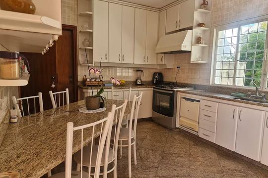Casa para alugar com 5 quartos, 480m² em Cidade Jardim, Uberlândia