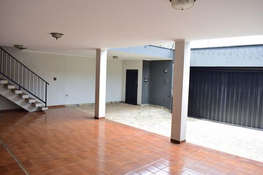 Garagem de casa para alugar com 4 quartos, 260m² em Jardim Palma Travassos, Ribeirão Preto
