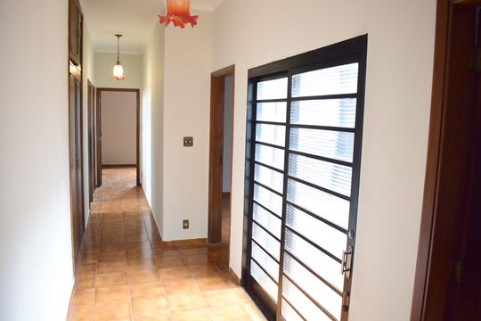 Corredor de casa para alugar com 4 quartos, 260m² em Jardim Palma Travassos, Ribeirão Preto