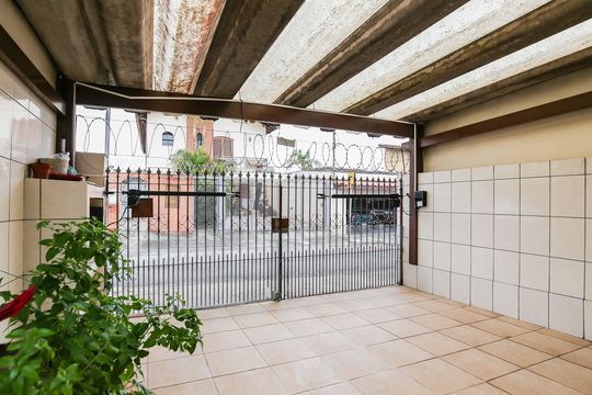 Garagem de casa para alugar com 4 quartos, 153m² em Jardim Pinheiros, São Paulo